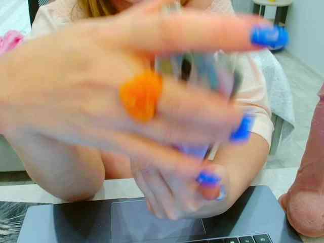 JuicyGloss webcam