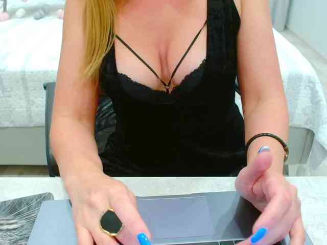 JuicyGloss webcam