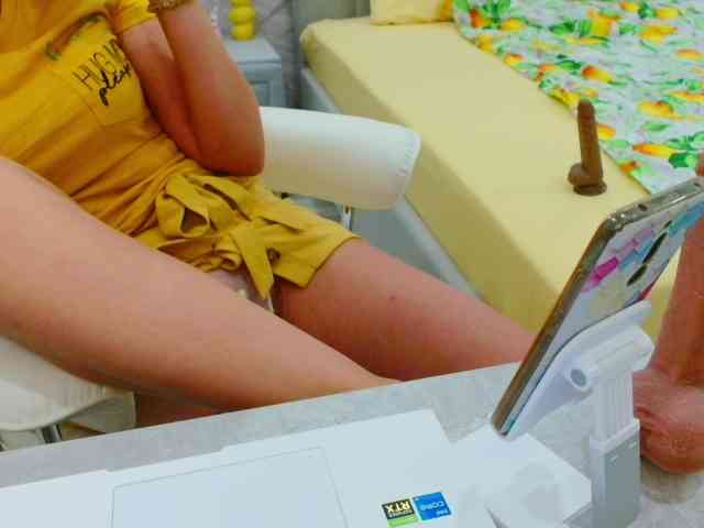 JuicyGloss webcam