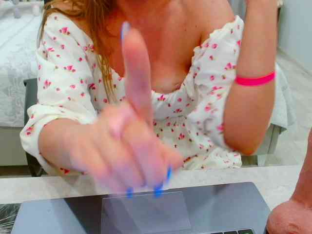 JuicyGloss webcam