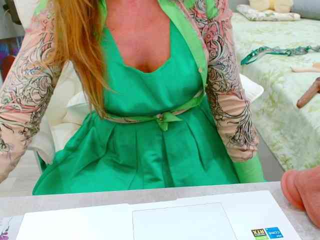 JuicyGloss webcam