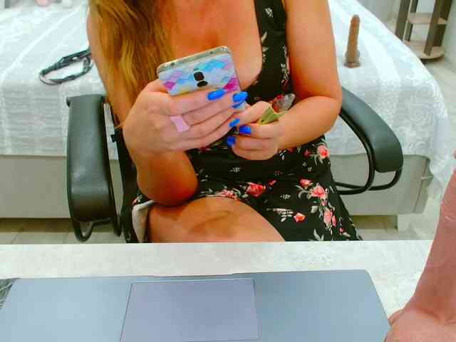 JuicyGloss webcam