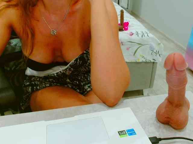 JuicyGloss webcam