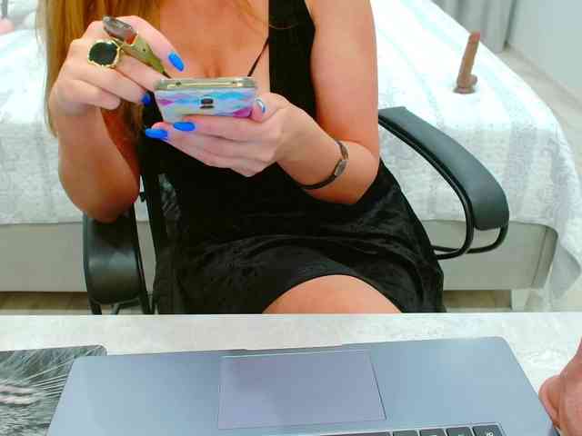 JuicyGloss webcam