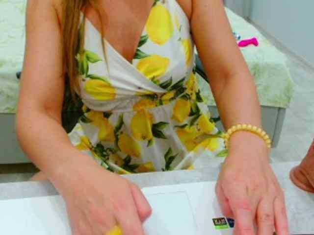 JuicyGloss webcam