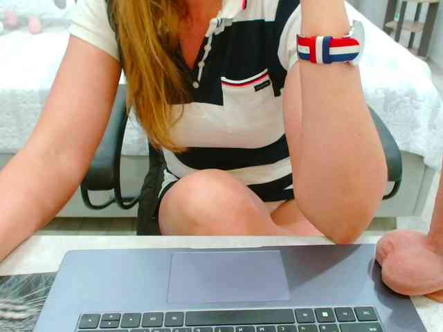 JuicyGloss webcam