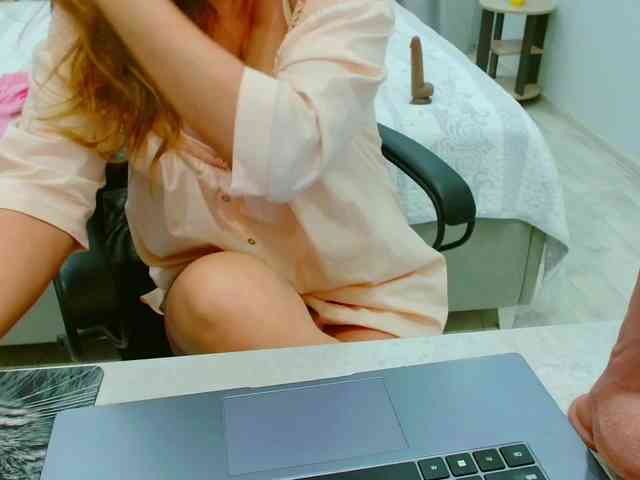 JuicyGloss webcam