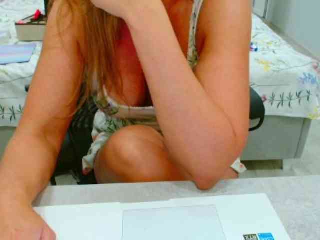 JuicyGloss webcam