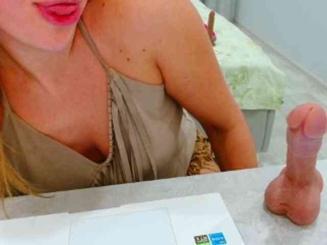 JuicyGloss webcam
