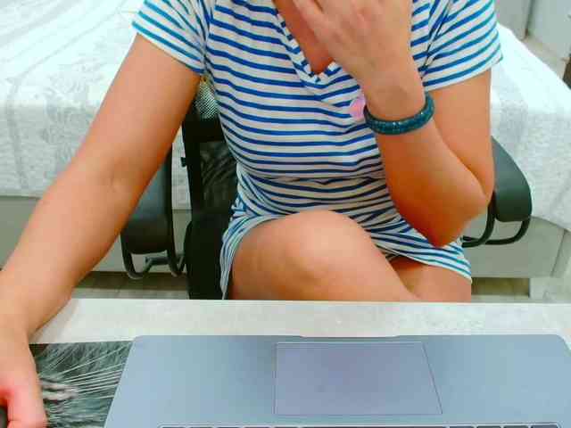 JuicyGloss webcam