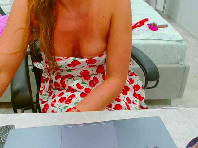 JuicyGloss webcam