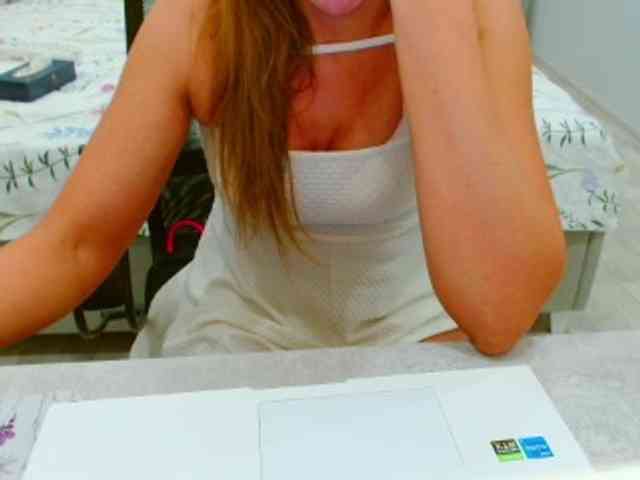 JuicyGloss webcam
