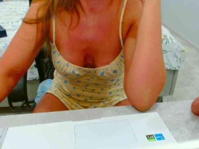JuicyGloss webcam