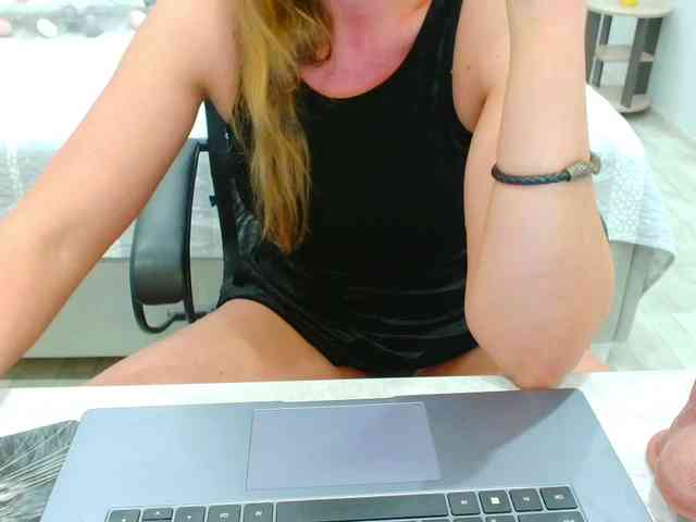 JuicyGloss webcam