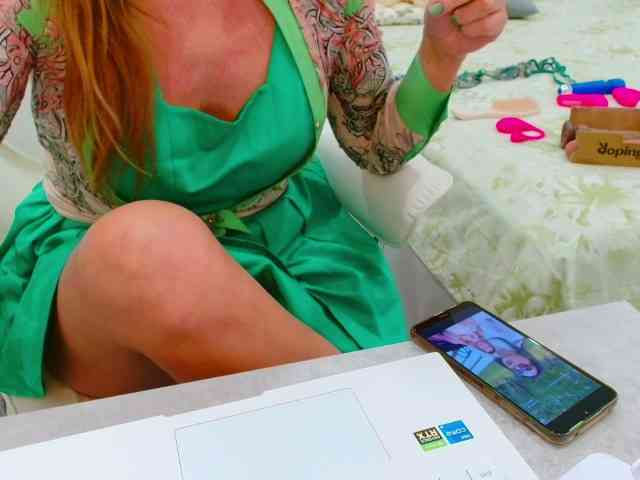 JuicyGloss webcam