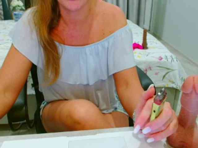 JuicyGloss webcam