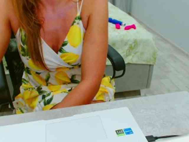 JuicyGloss webcam