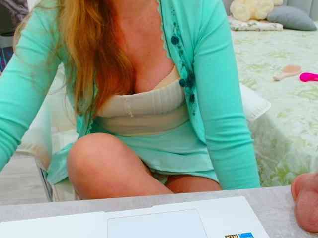 JuicyGloss webcam