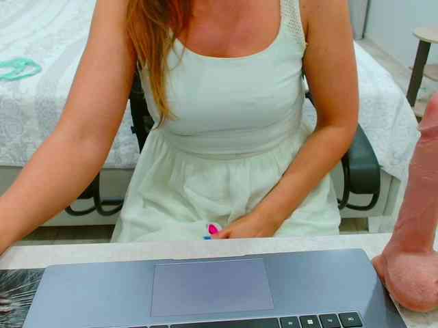 JuicyGloss webcam
