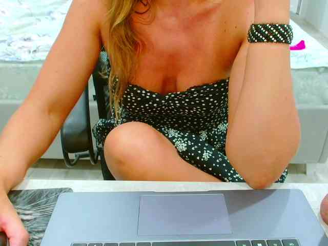 JuicyGloss webcam