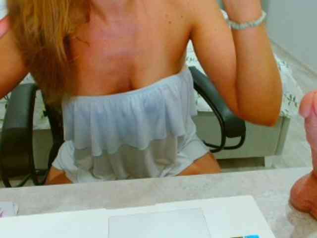 JuicyGloss webcam