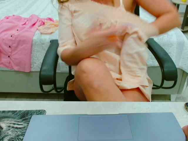 JuicyGloss webcam