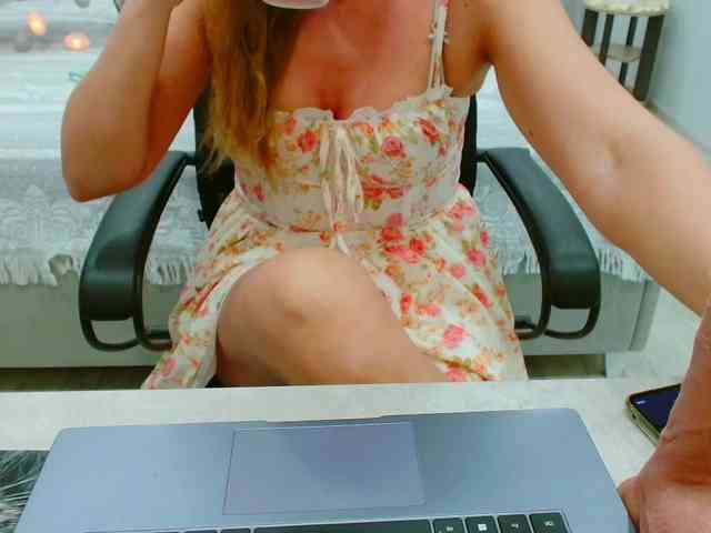 JuicyGloss webcam