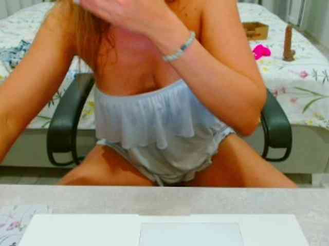 JuicyGloss webcam