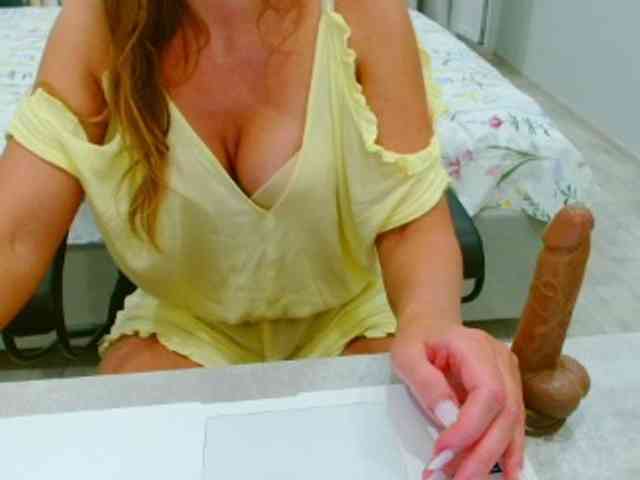 JuicyGloss webcam