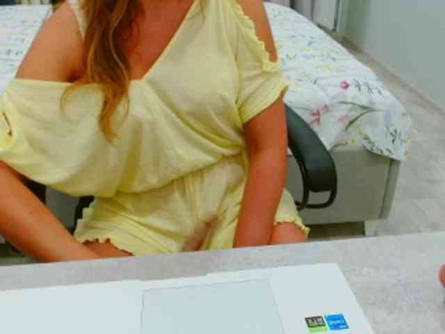 JuicyGloss webcam