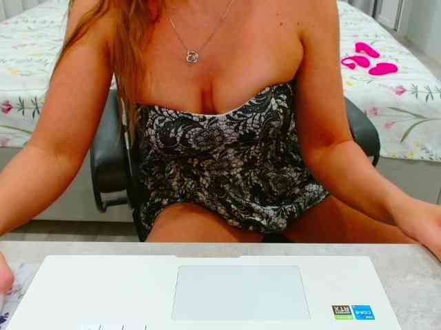 JuicyGloss webcam