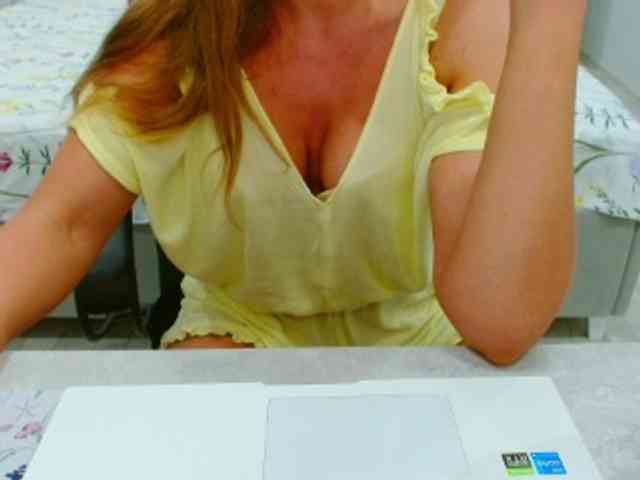 JuicyGloss webcam
