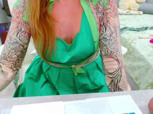 JuicyGloss webcam