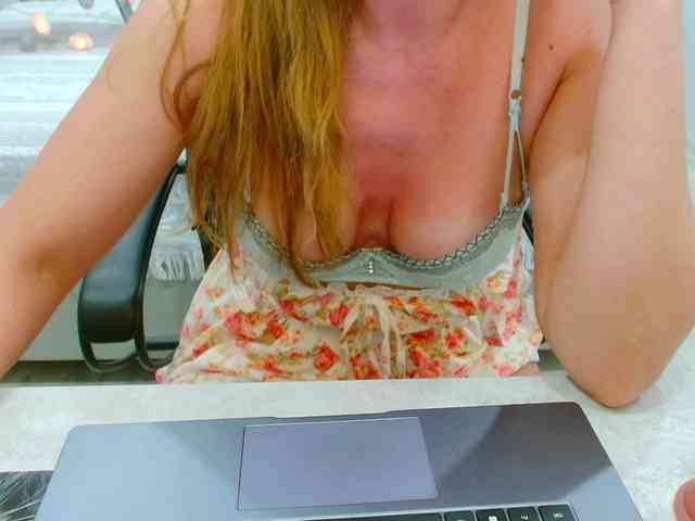 JuicyGloss webcam
