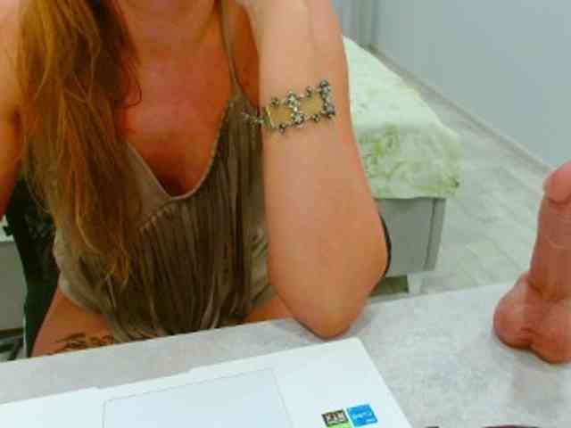 JuicyGloss webcam