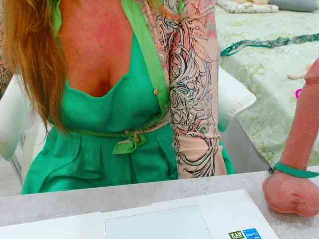 JuicyGloss webcam