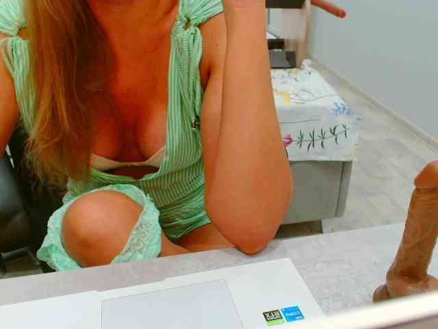 JuicyGloss webcam