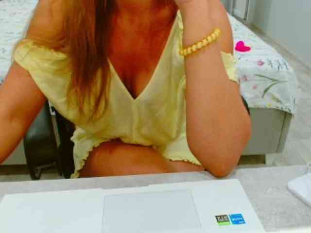 JuicyGloss webcam