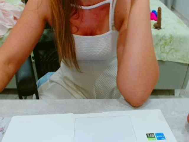 JuicyGloss webcam