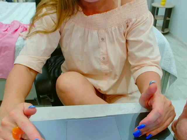 JuicyGloss webcam