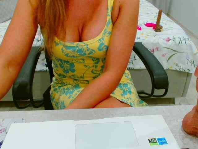 JuicyGloss webcam