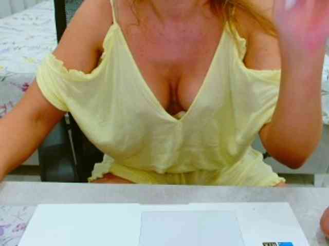 JuicyGloss webcam