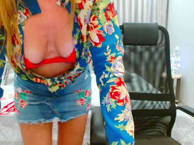 JuicyGloss webcam