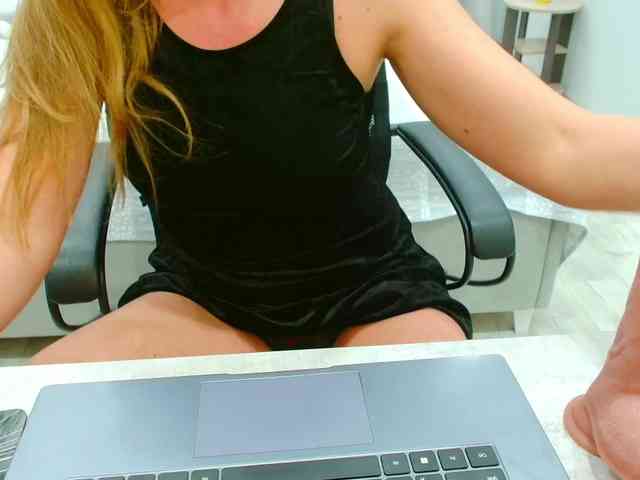 JuicyGloss webcam