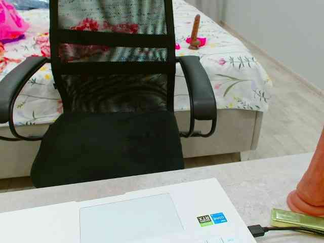 JuicyGloss webcam