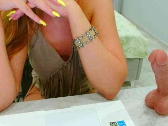 JuicyGloss webcam