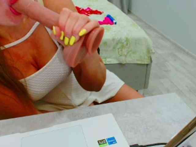 JuicyGloss webcam