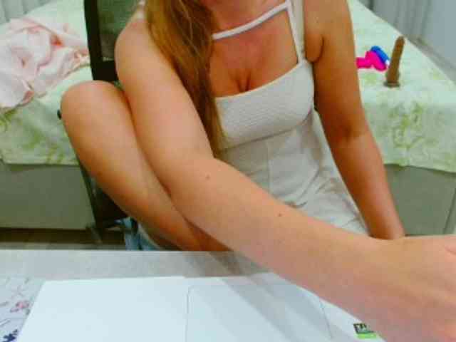 JuicyGloss webcam