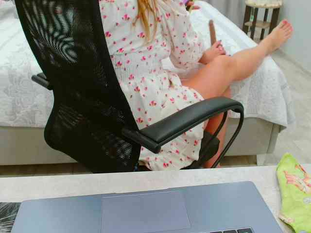 JuicyGloss webcam