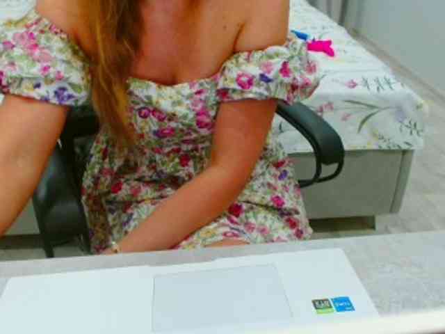JuicyGloss webcam